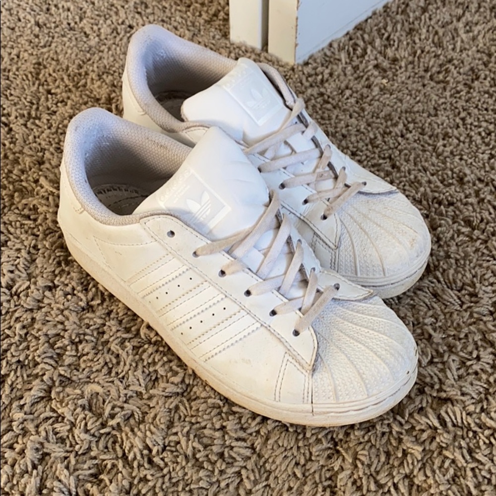 Girl’s adidas shoe